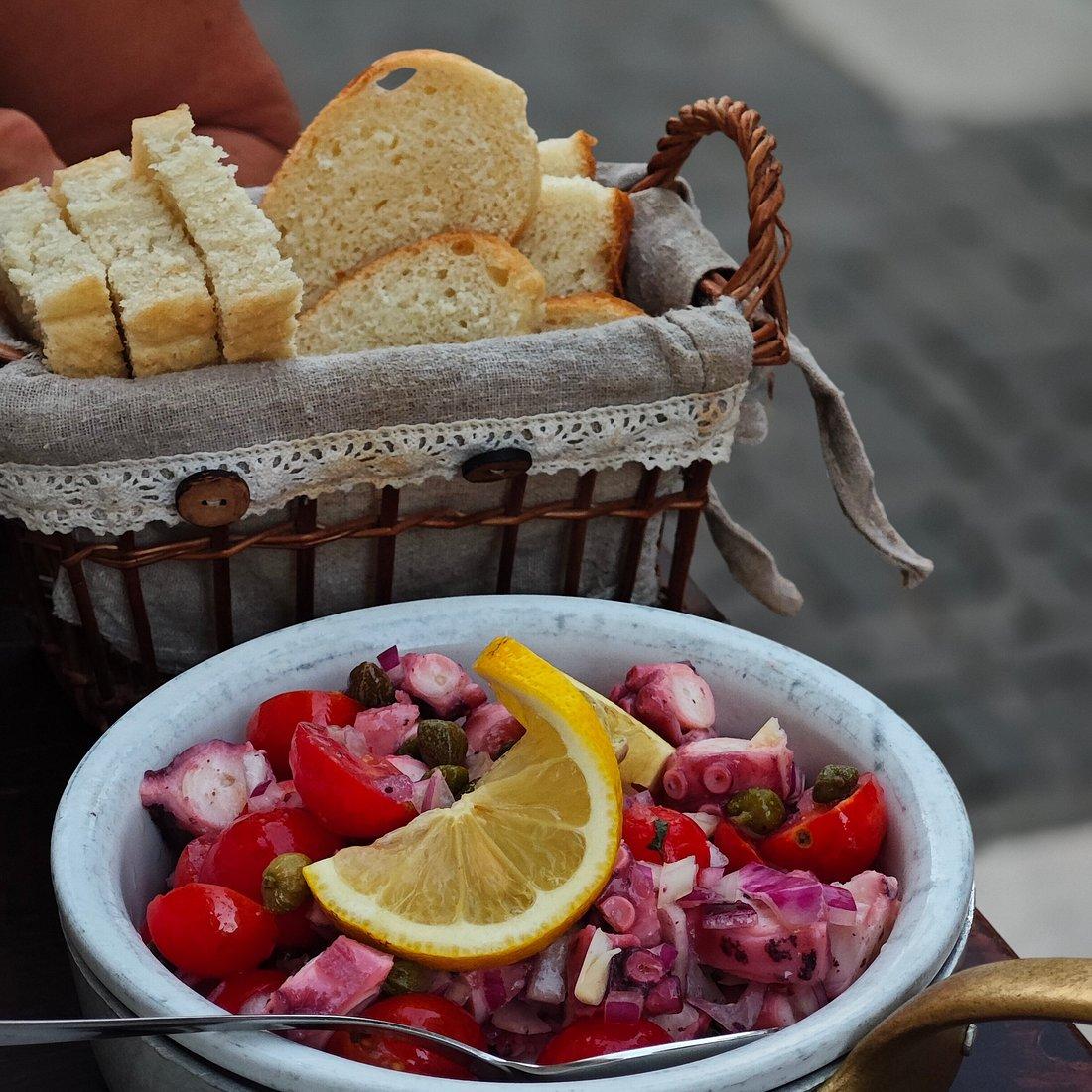 20:30 – Kulturní zakončení v uličkách