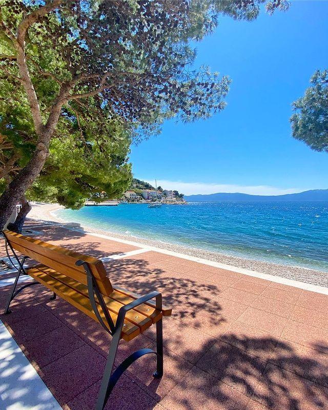 8. Gornja Vala, Drvenik