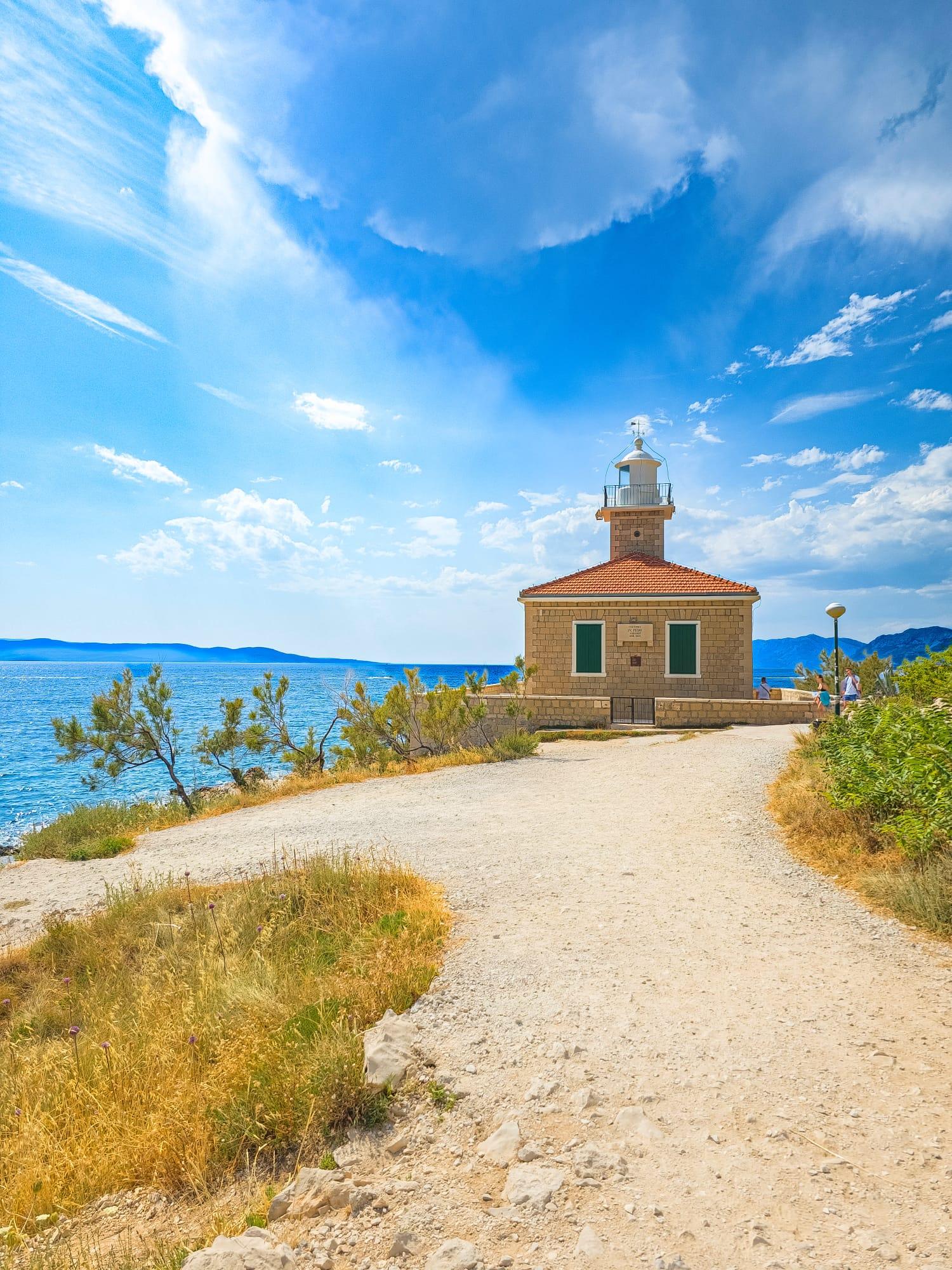 Strolling Without the Elbow-Check