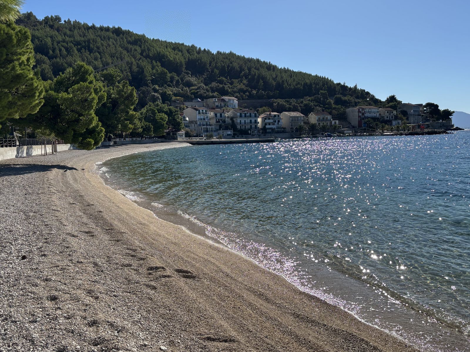Pláž Gornja Vala, Podgora