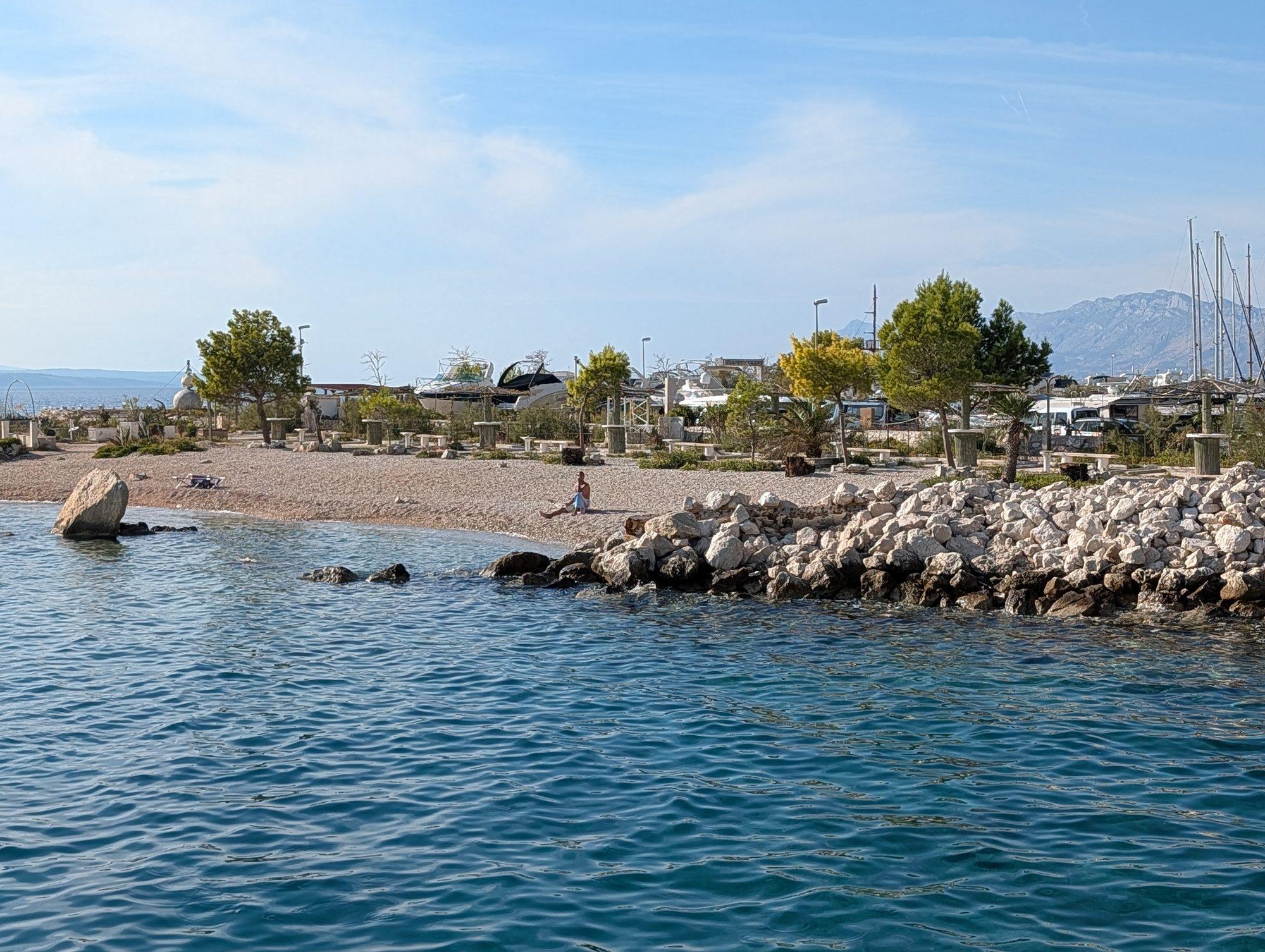 Ramova Beach: Facilities & Amenities