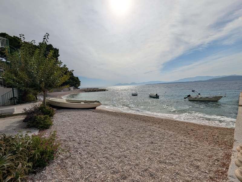 Mala Duba Beach: Facilities & Amenities
