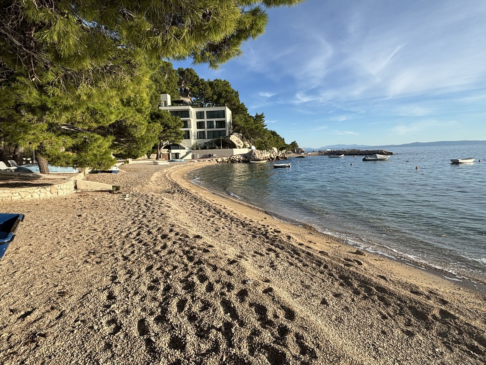 Strand Jakiruša, Brela