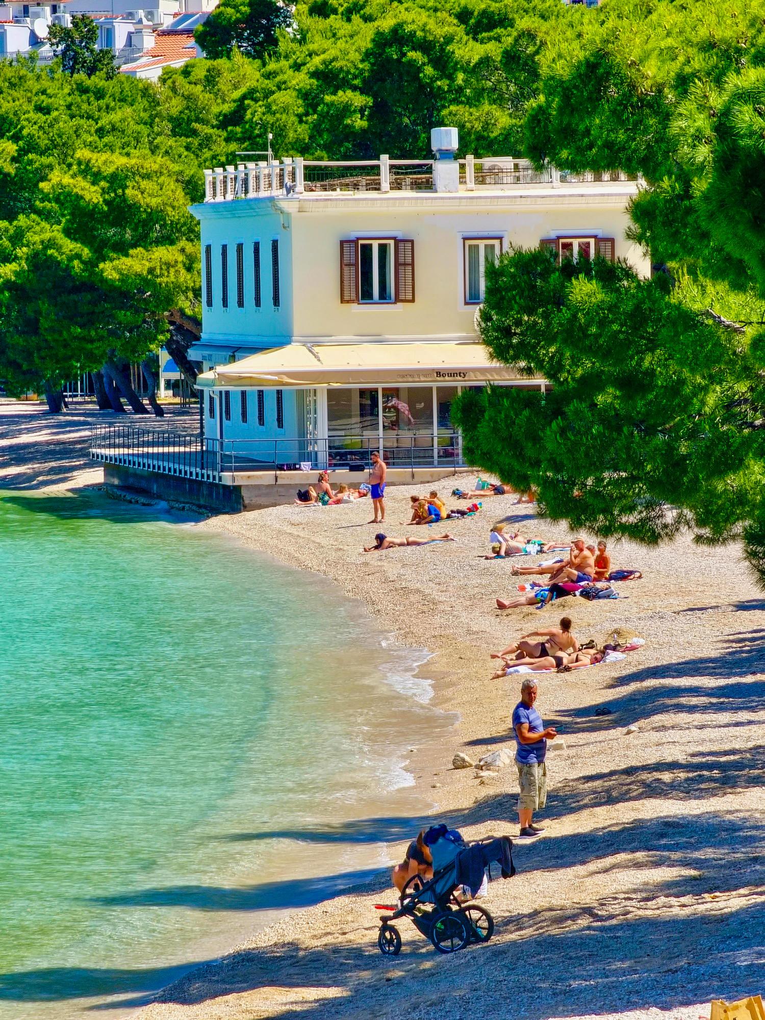 1. Find Your Perfect Spot at the Main Beach (Glavna Plaža)