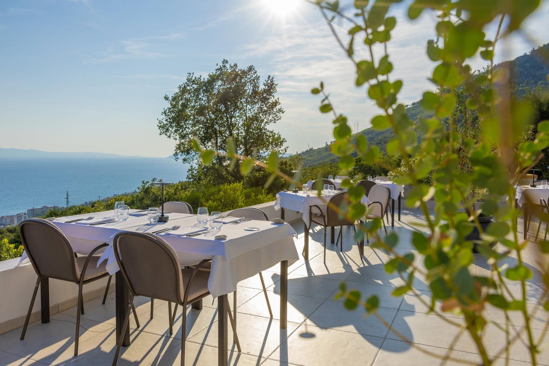 1. Restaurant Jeny (Tučepi) – Culinary Excellence with a Picture-Postcard View