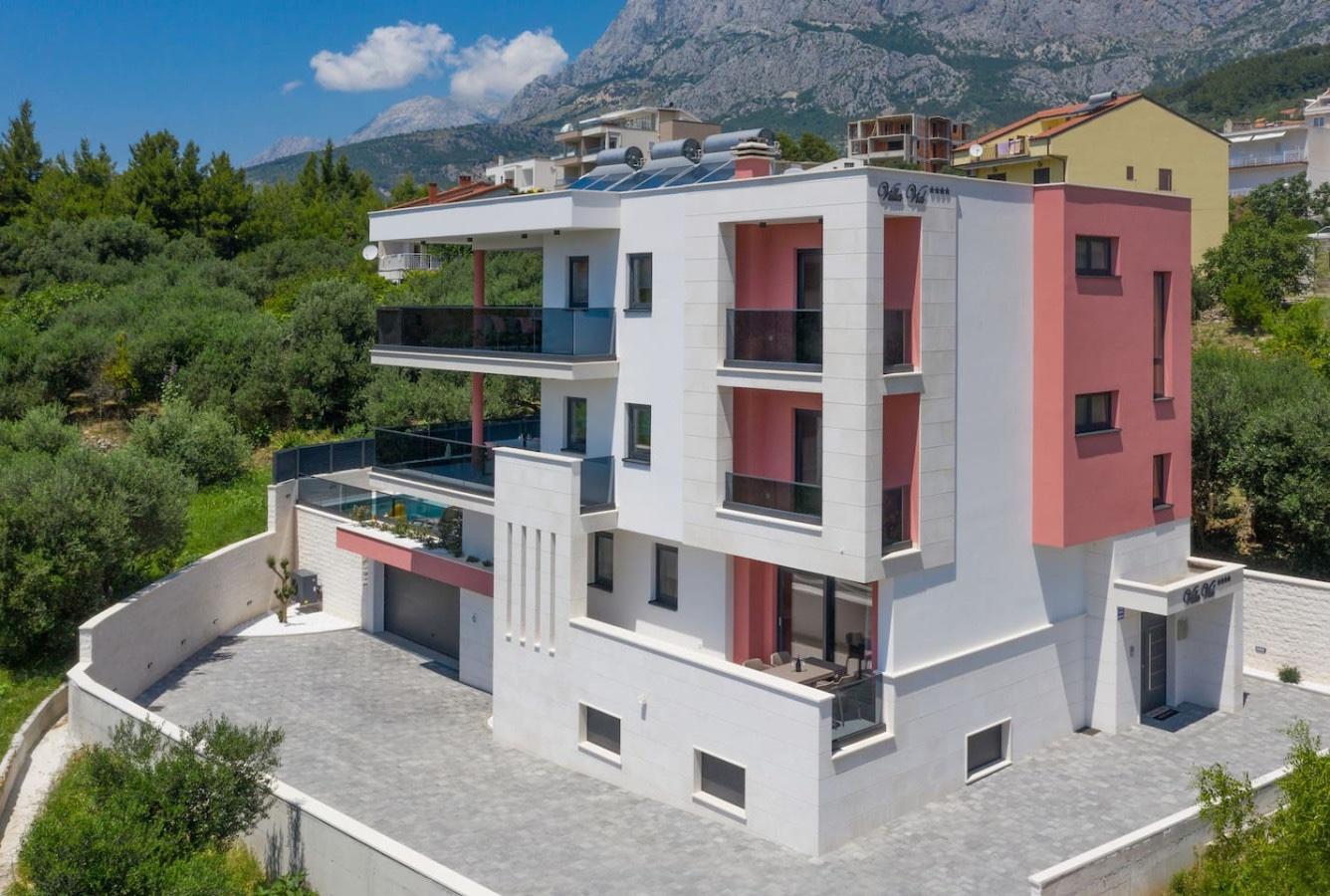 1. Vila VID: Šest spavaćih soba raspoređenih u tri apartmana