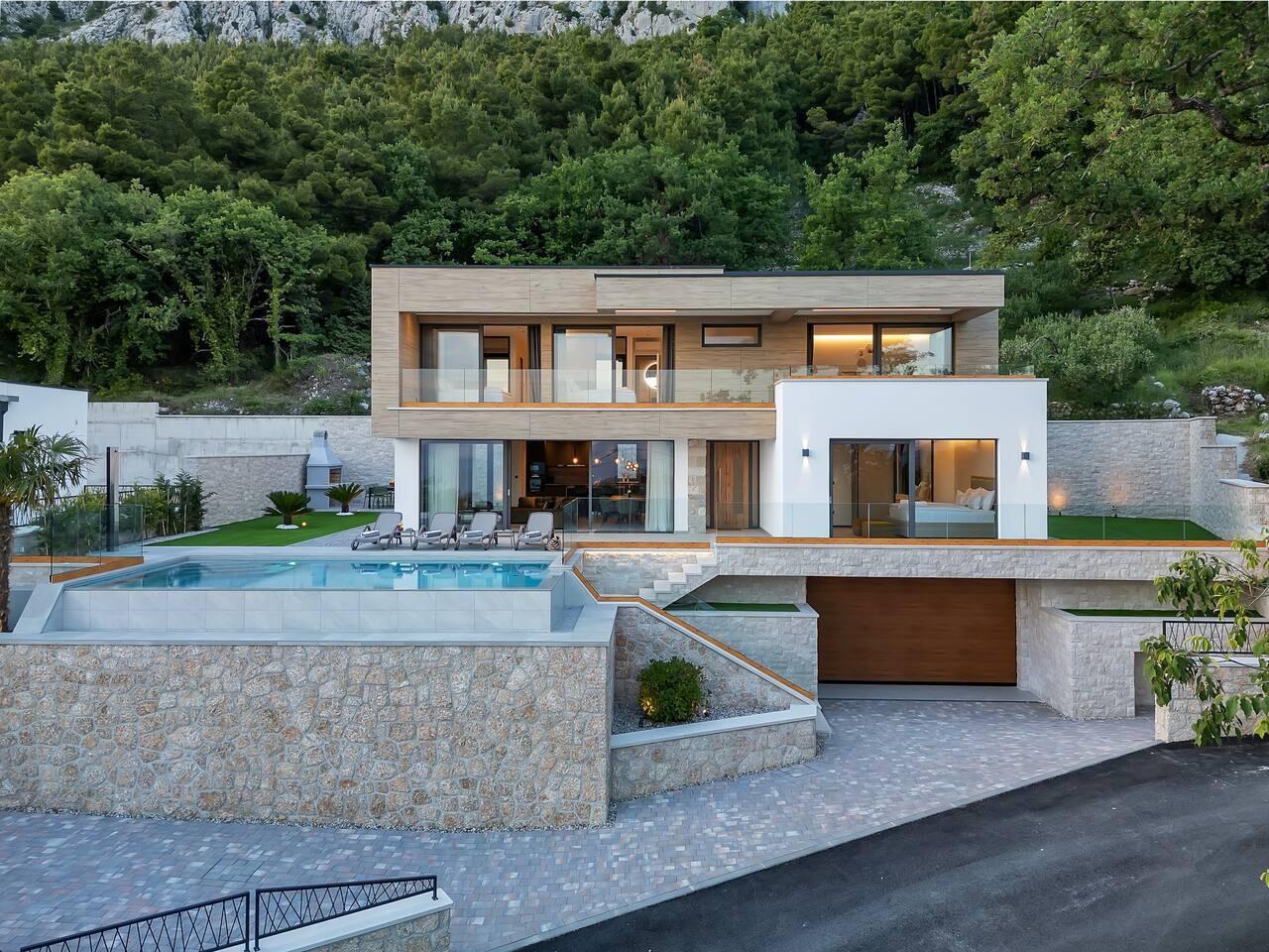 Villa Marta – Modern Elegance & Sweeping Coastal Views