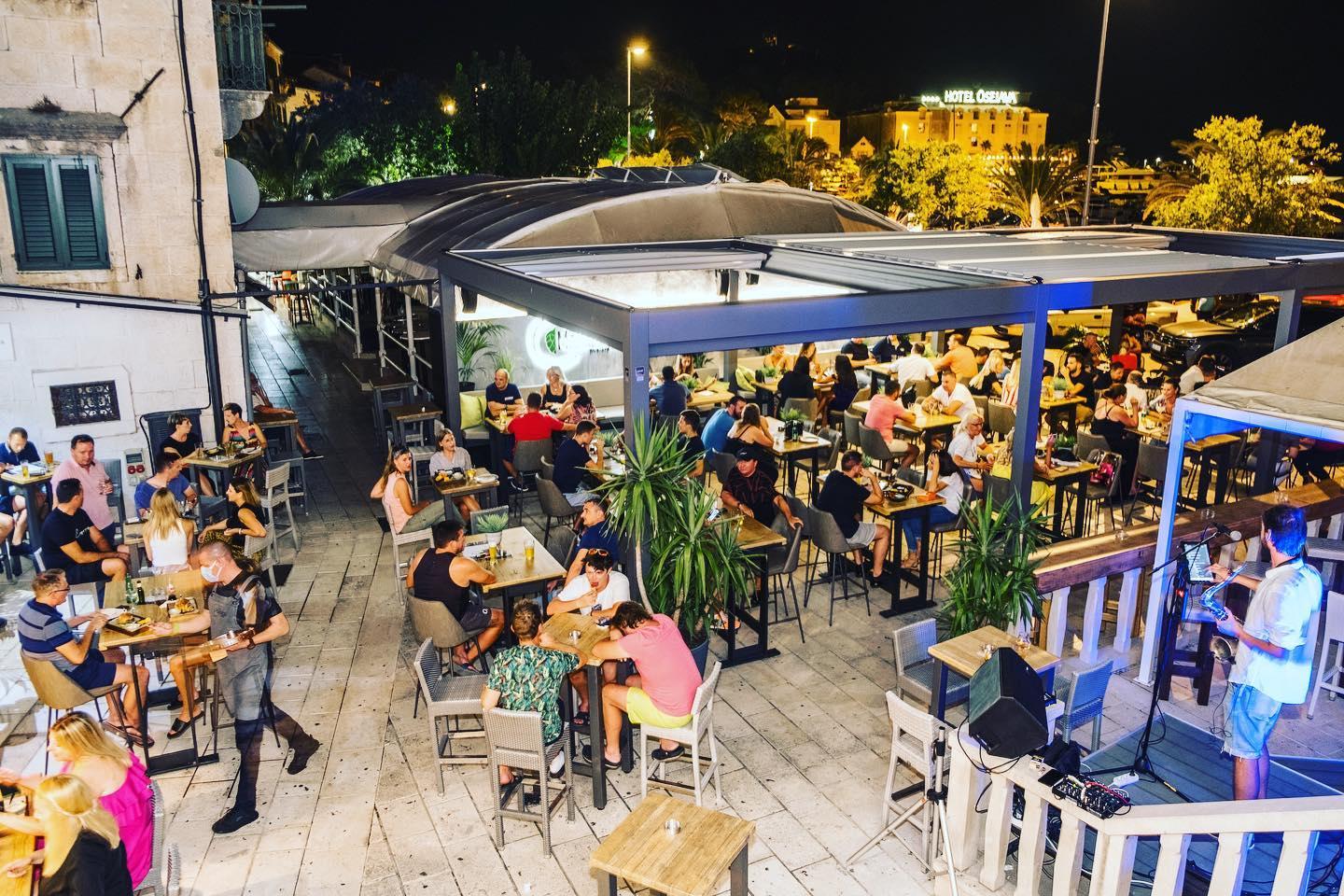 Budget Tips & Fast Casual (Street Food)