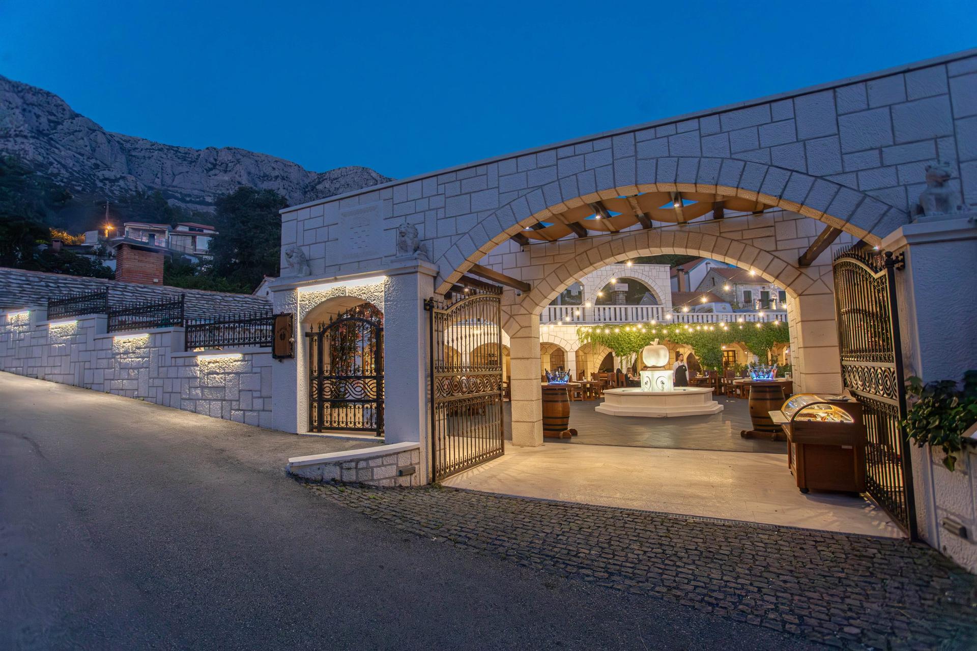 The Best Addresses in the Neighboring Towns (Makarska Riviera)