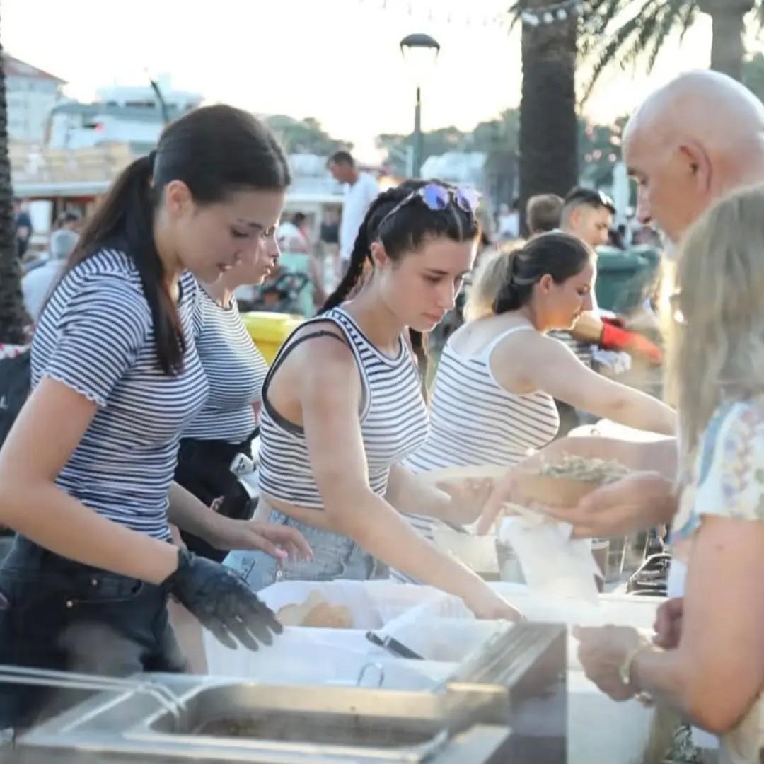 Zašto MORATE Posjetiti Ribarsku Noć u Makarskoj
