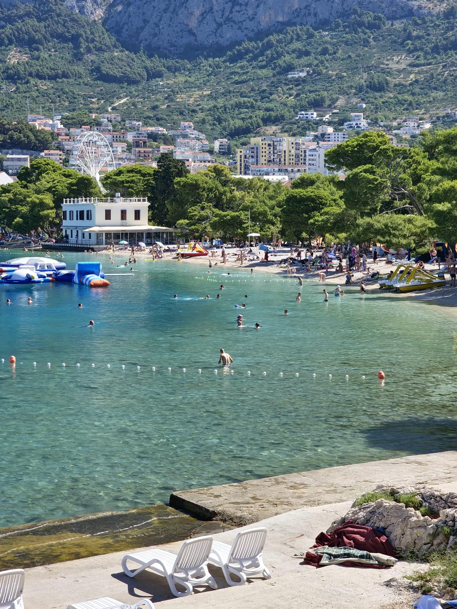 1. Gradska plaža Makarska (Donja Luka) – Srce grada