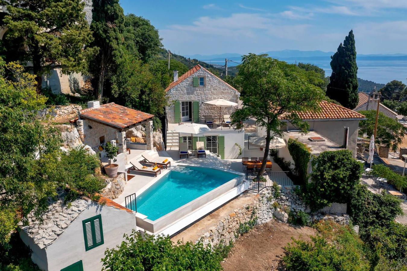 2. Villa Montes: Stone-House Character Near Biokovo
