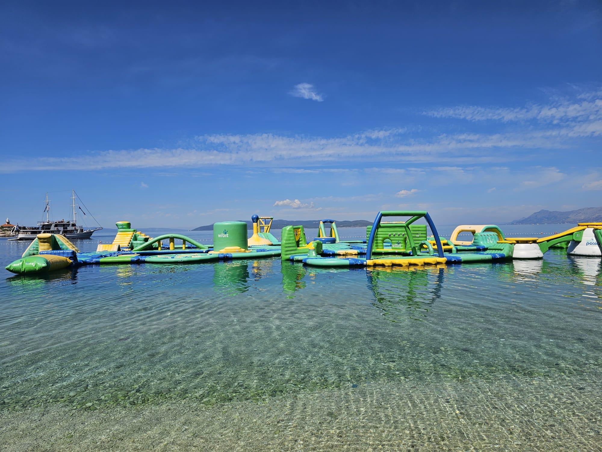 3. Vysokorychlostní zábava: jízda na vodním skútru, parasailing a aquapark